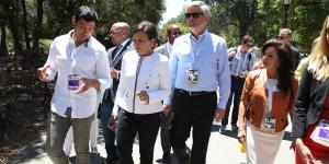 Secretary Pritzker and PAGE Members Talk a Walking Tour Led by Google Representative